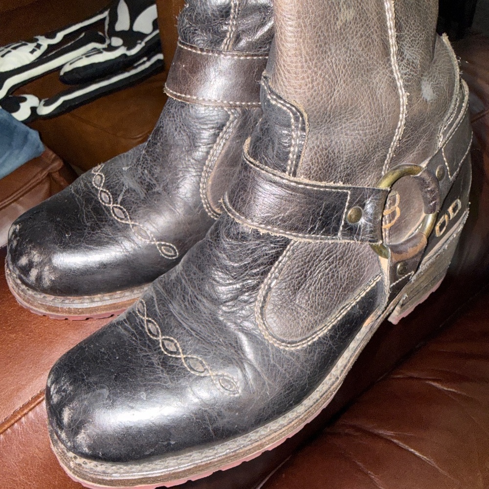 Boots - Picture 3 of 5